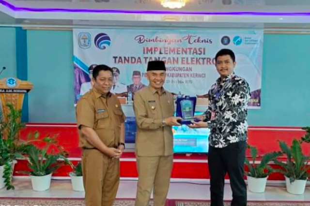 Bupati Adirozal Buka Bimtek Implementasi Tanda Tangan Elektronik