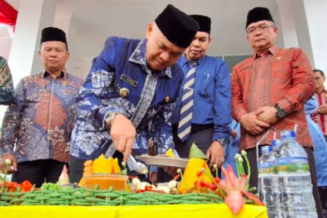 Pimpin Upacara HUT Ke-33, Bupati Adirozal Apresiasi Kinerja Perumda Tirta Sakti