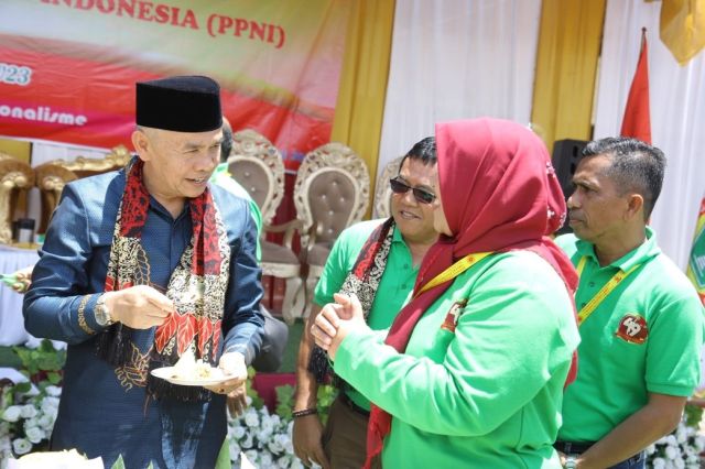 Hadiri HUT ke-49 PPNI Tingkat Provinsi Jambi, Ini Harapan Bupati Adirozal