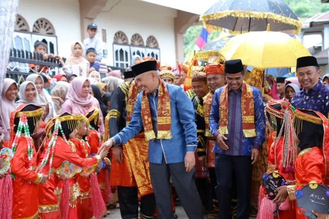 Bupati Adirozal Hadiri Acara Kenduri Sko Desa Tanjung Genting