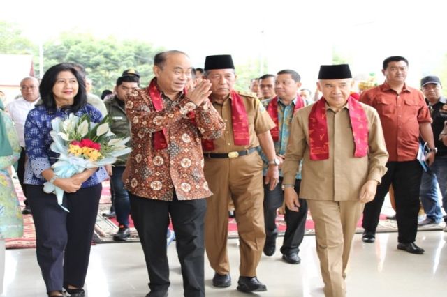 Bupati Adirozal Dampingi Kunjungan Wamendes PDTT Budi Arie di Kerinci