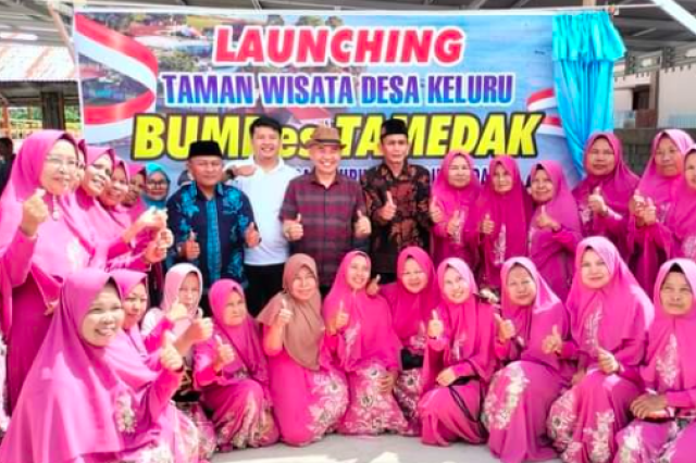 Resmikan BUMDES, Bupati Adirozal Harapkan Jadi Wadah Menggerakkan Ekonomi Desa