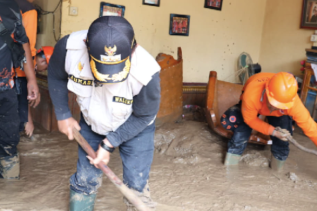 Wako Ahmadi Tinjau Lokasi Longsor dan Banjir Badang di Sungai Bungkal