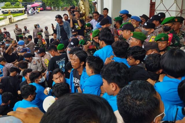 Kenaikan Harga BBM, Ratusan Mahasiswa Kembali Gelar Unjuk Rasa di Gedung DPRD Provinsi Jambi