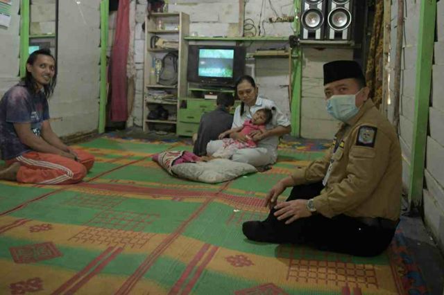 Al Haris Besuk Elia Pengidap Kelainan Tulang Belakang