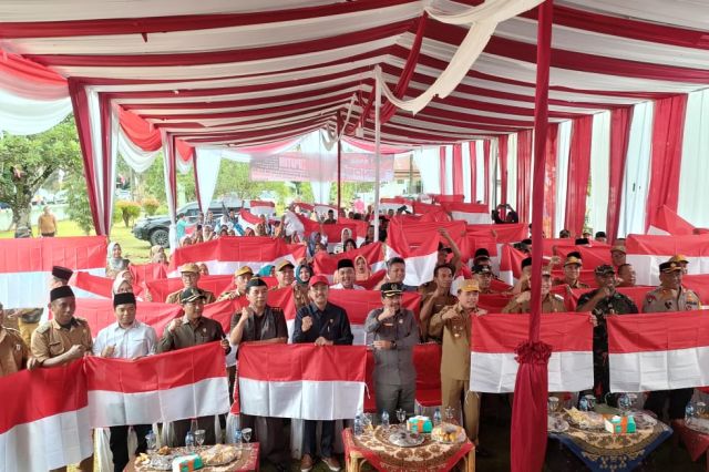 Gubernur Al Haris Launching Gerakan 10.000 Bendera Merah Putih di Sarolangun