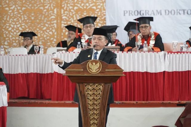 Hadiri Wisuda 1.369 Mahasiswa Universitas Jambi: Gubernur Al Haris Pesankan Ini pada Alumni