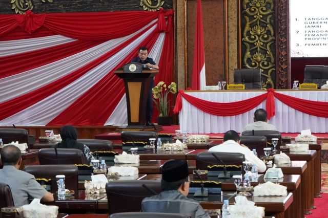 Gubernur Al Haris Sampaikan Jawaban Pemerintah Terhadap Pemandangan Fraksi DPRD Provinsi Jambi