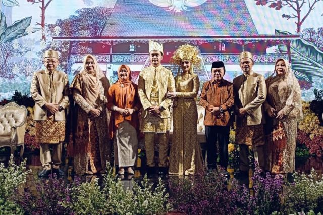 Gubernur Al Haris Berikan Sambutan Wakili Keluarga Besar Ngunduh Mantu Putra CE Khalid dan Divya