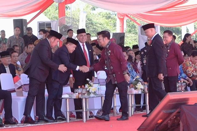 Program Dumisake Antar Gubernur Al Haris Raih Penghargaan Satyalencana Wirakarya dari Presiden