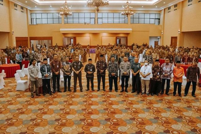 Gubernur Al Haris Perkokoh Peran Camat di Masyarakat