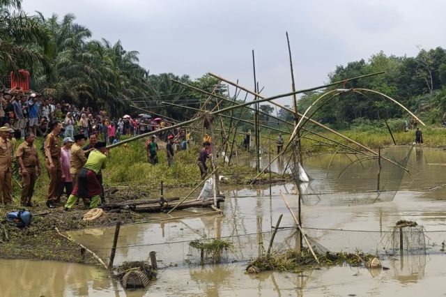 Gubernur Al Haris Resmikan Desa Wisata Dewi Rebung
