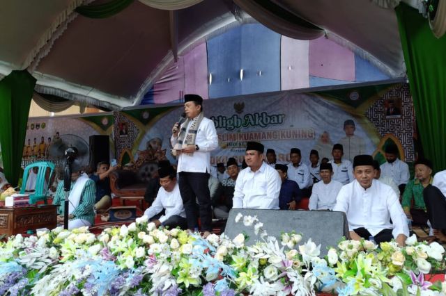 Gubernur Al Haris Hadir di Tengah Ribuan Warga Kuamang Kuning: Hadiahi Dua Jamaah IMKK Umroh Gratis
