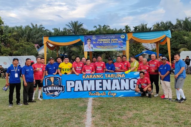 Buka Turnamen Sepak Bola di Pamenang, Gubernur Al Haris: Banyak Atlet Lahir dari Tarkam