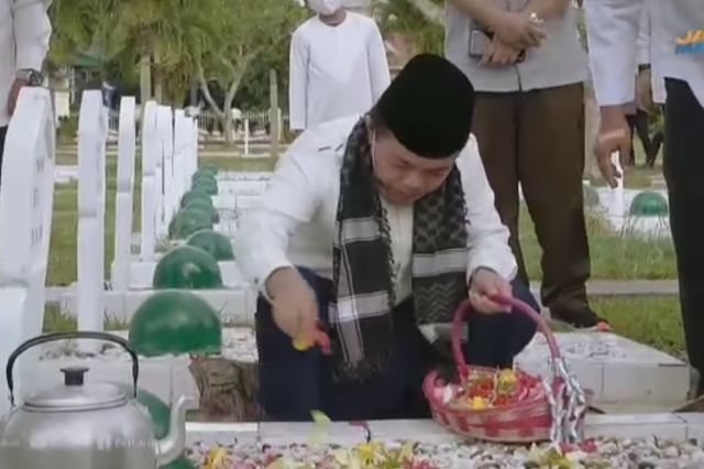 Kenang Jasa Tokoh Jambi: Gubernur Al Haris Ziarah ke Makam Para Gubernur Jambi