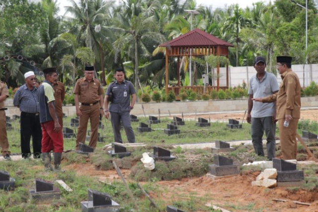 Bupati Anwar Sadat Tinjau TPU Desa Sialang