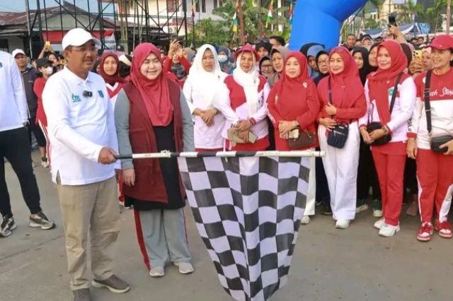 Bupati Anwar Sadat Membuka Kegiatan Jalan Santai dan Senam Sehat Berkah Madani