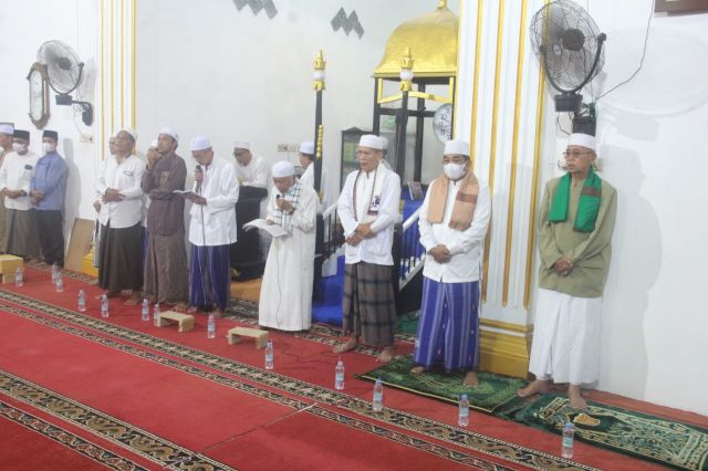 Bupati Anwar Sadat Hadiri Peringatan Isra Miraj di Masjid Nurul Yaqin dan Masjid Agung Al Istiqamah