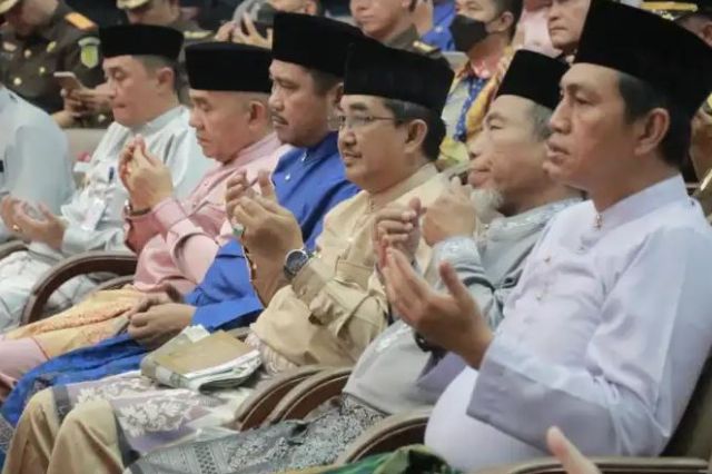 Bupati Anwar Sadat Hadiri Rapat Paripurna HUT Provinsi Jambi ke-66