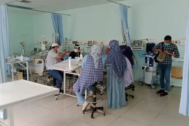 Bupati Anwar Sadat Jenguk Sekda yang Dirawat Pasca Kecelakaan