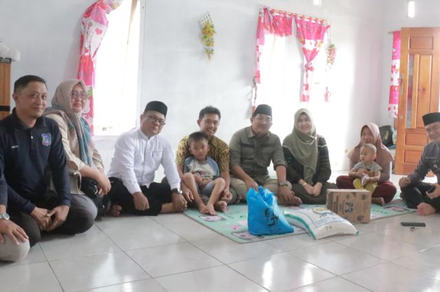 Bupati Anwar Sadat Kunjungi Penderita Adenoid di Perumahan BTN Permata Hijau