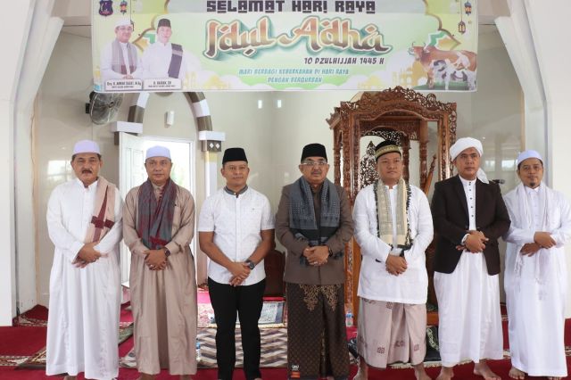 Pemkab Tanjab Barat Kurban 69 Sapi dan 8 Kambing di Idul Adha 1445 H