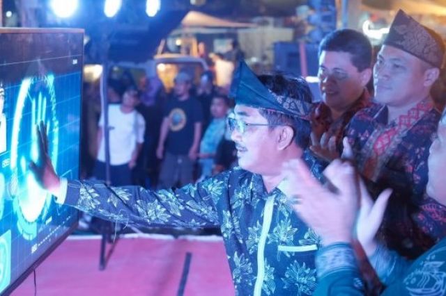Bupati Anwar Sadat Launching Internet Gratis di Ruang Publik