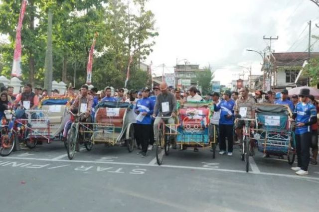 Bupati Anwar Sadat Buka Lomba Balap Becak Hias