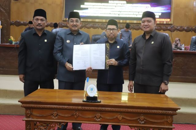 Bupati Anwar Sadat Hadiri Rapat Paripurna Penetapan PROPEMPERDA Tahun 2024