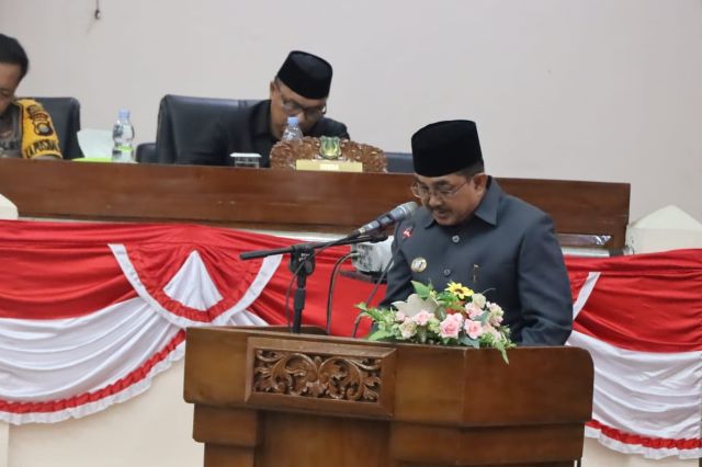 Bupati Anwar Sadat Hadiri Rapat Paripurna Penyampaian Nota Pengantar Raperda APBD Tahun 2023