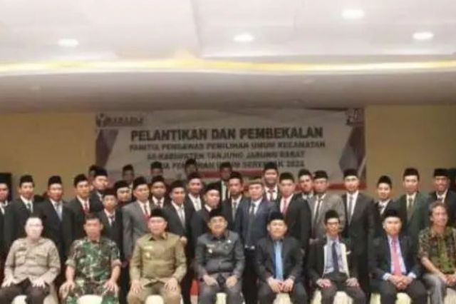 Dilantik Bupati, Panwaslu Kecamatan se Tanjab Barat Siap Awasi Pemilu 2024