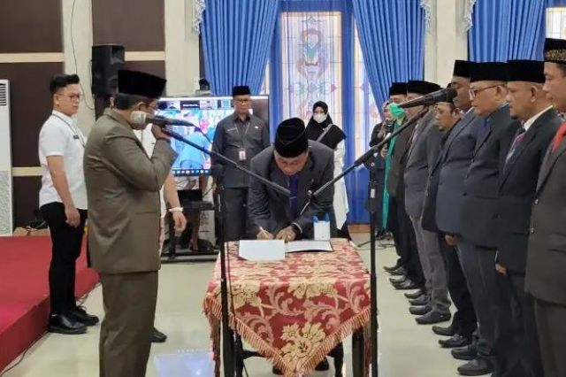 Bupati Anwar Sadat Lantik Pejabat Eselon II, III dan IV