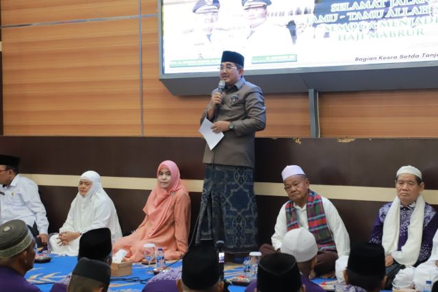 Bupati Anwar Sadat Lepas 398 Jamaah Haji: Titip Doa untuk Kemajuan Tanjab Barat