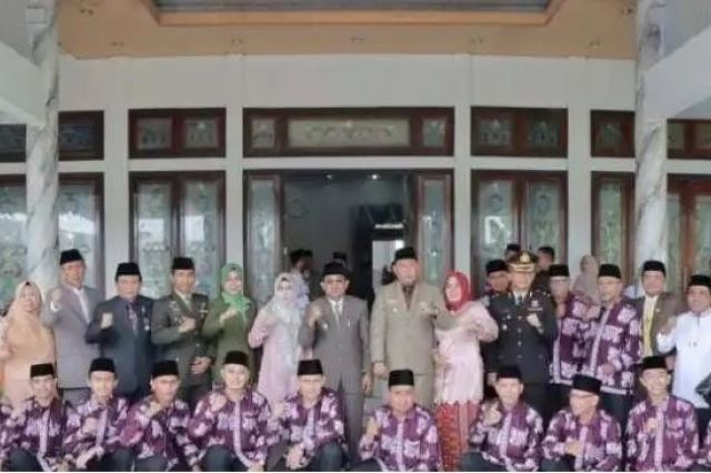 Bupati Anwar Sadat Lepas Kafilah Tanjab Barat Mengikuti MTQ ke-51 Tingkat Provinsi Jambi