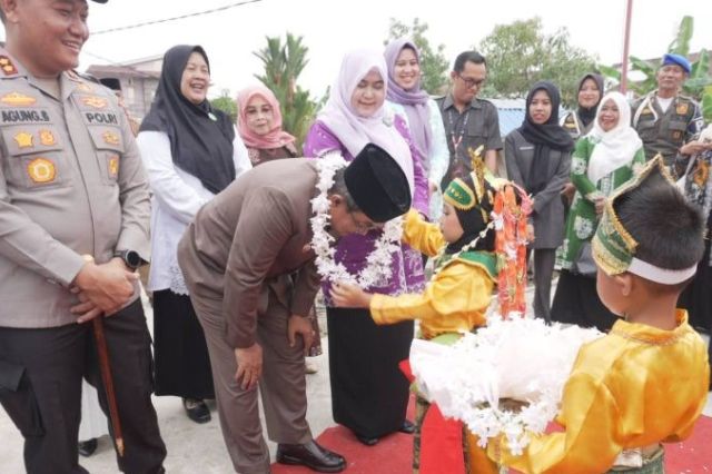 Tekan Angka Tidak Sekolah: Bupati Anwar Sadat Resmikan 5 TK dan Paud di Tanjab Barat