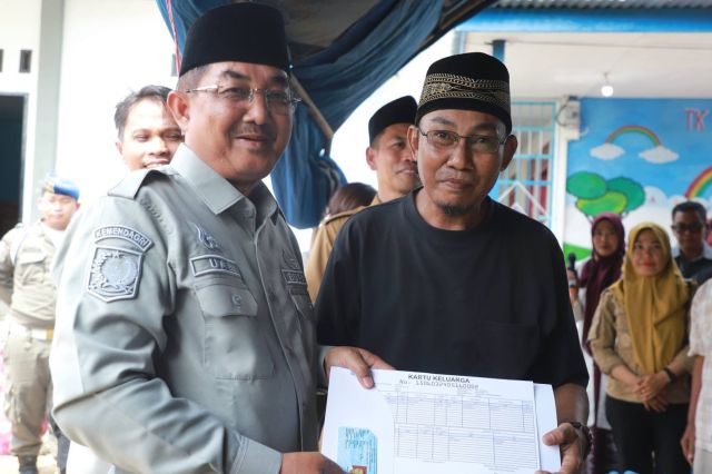 Bupati Anwar Sadat Salurkan Bantuan untuk Korban Kebakaran Teluk Nilau