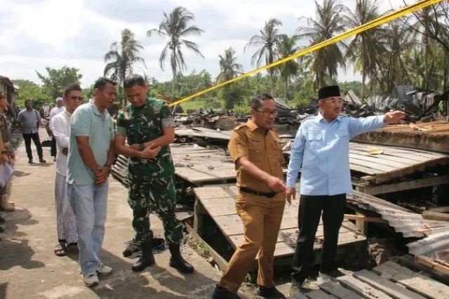 Bupati Anwar Sadat Tinjau Lokasi Kebakaran Asrama Pesantren Al Baqiyatus Shalihat: Sekaligus Serahkan Bantuan ke 4