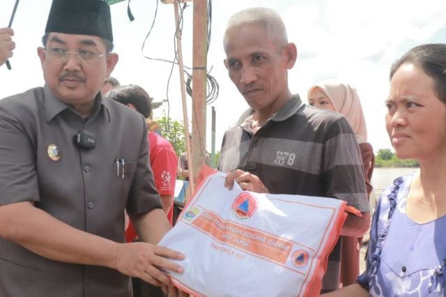 Bupati Anwar Sadat Tinjau Lokasi Bencana Alam Tanah Longsor di Kelurahan Senyerang