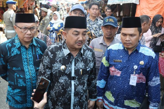 Pastikan Stabilitas Harga Bahan Pokok Jelang Idul Adha: Bupati Anwar Sadat Tinjau Pasar Tangga Raja