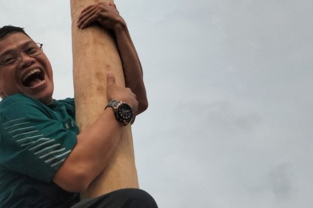 Panjat Pinang: Penerapan Nilai-nilai Pancasila