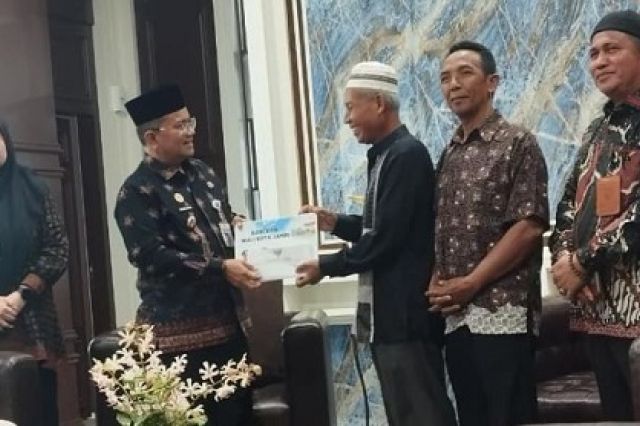 Tak Hanya Salurkan Bantuan Masjid: Wali Kota Maulana Beri Fasilitas BPJS untuk Petugas Agama