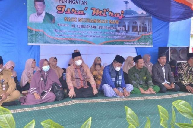 Wabup BBS Dampingi Wagub Abdullah Sani Peringati Isra Miraj