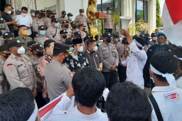 Terima Unjuk Rasa, Ketua DPRD Provinsi Jambi: Kami Terus Bekerja, Kami Tidak Tidur