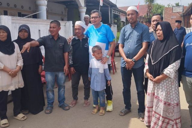 Kisah Haru di Balik Jalan Beton Simpang Rimbo: Janji Ketua DPRD Kota Jambi untuk Mutiara Kecil Pejuang Leukemia