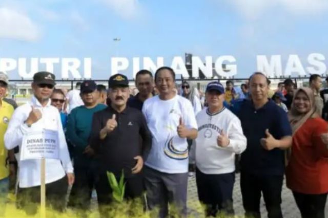 Kadis PUPR Provinsi Jambi Hadiri Penanam Pohon Pisang Serta Senam Bersama