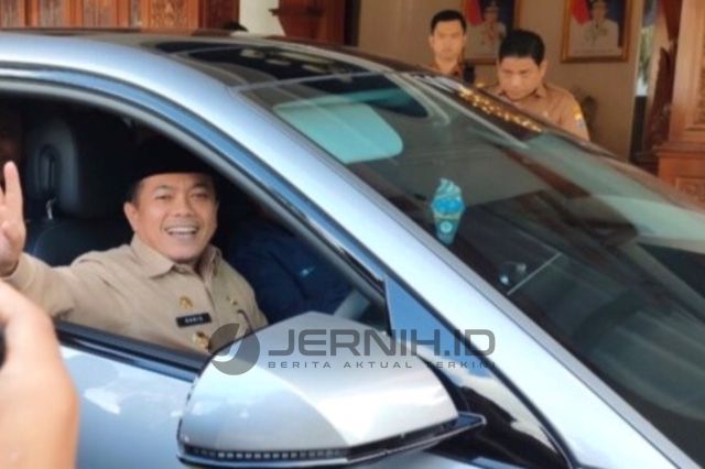 Gubernur Al Haris Test Drive Mobil Listrik di Jalanan Kota Jambi