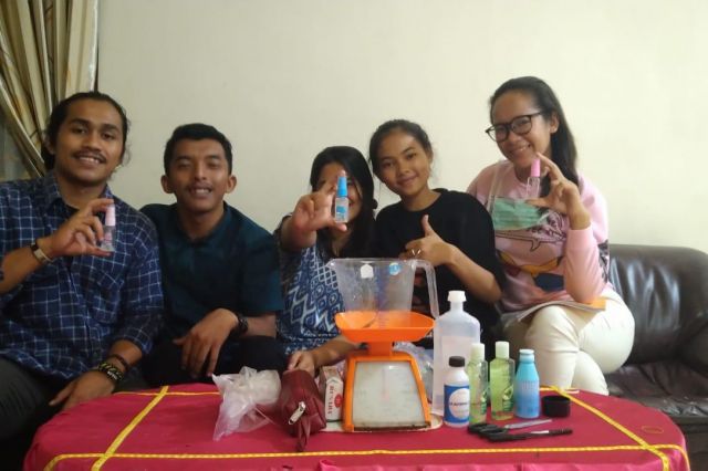 Langka Dicari, GMKI Cabang Jambi Buat Hand Sanitizer