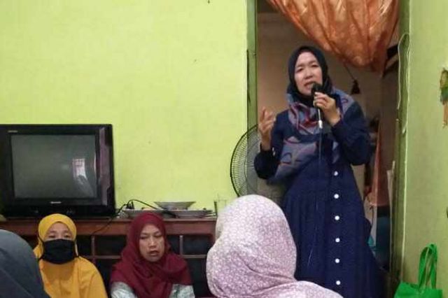 Saat Ikut Pengajian Ibu-ibu di Kota Jambi, Hesti Haris Tampil Elegan dan Sederhana