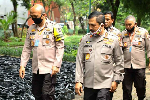 Kabaharkam Polri: Tanam Sayur di Polybag, Alternatif Tetap Produktif dari Rumah