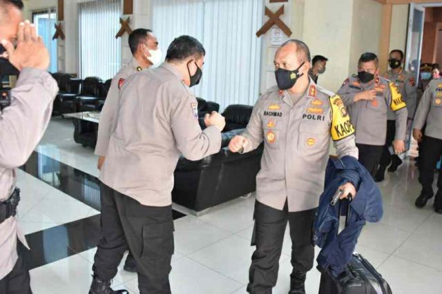 Kapolda Jambi Antar Jenazah Siswa SPN Almarhum Denis Yonas ke Papua